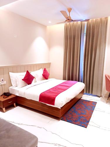 hotel taj crown plaza