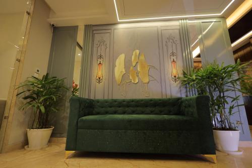 hotel taj crown plaza