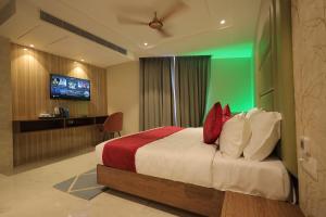 hotel taj crown plaza