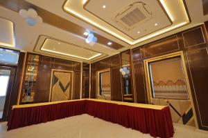 hotel taj crown plaza