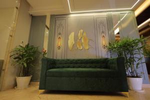 hotel taj crown plaza