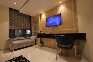 hotel taj crown plaza