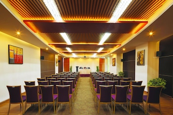 Windsor Rajadhani,Thiruvananthapuram>>Kovalam,4 star