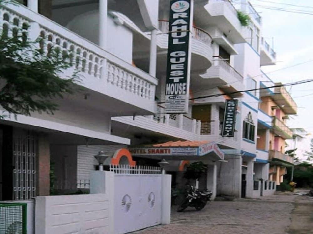 Hotel Shanti,Bodhgaya>>Bodh Gaya,2 star