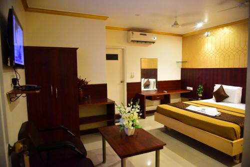 Rajalakshmi Comforts,Near Bannimantap,3 star