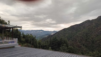 Apple Orchard Resort,Dhanaulti>>Dehradun,3 star