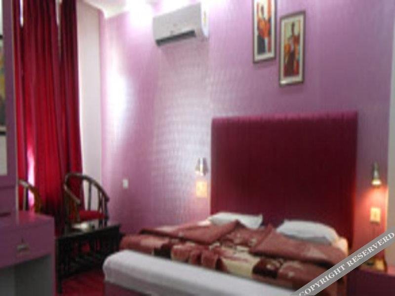 Hotel Ratan Palace,Walking Distance From Ongc Office,2 star