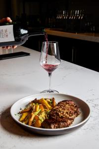 cascade hotel kansas city a tribute portfolio hotel