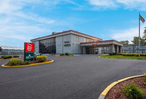 red roof inn painted post