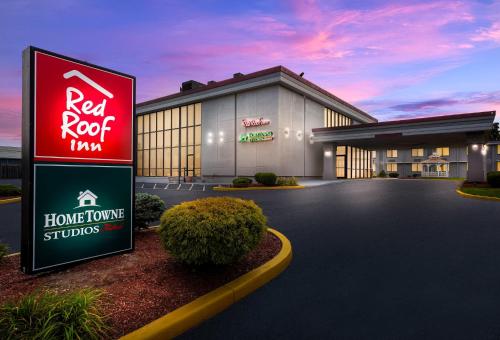red roof inn painted post