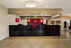 red roof inn painted post