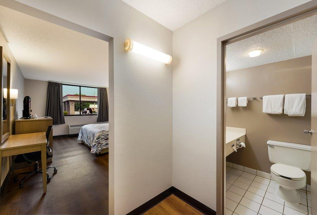 red roof inn painted post