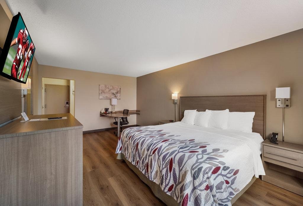 red roof inn painted post