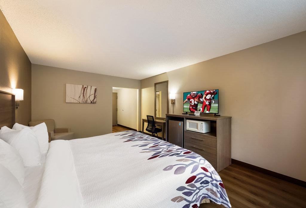 red roof inn painted post