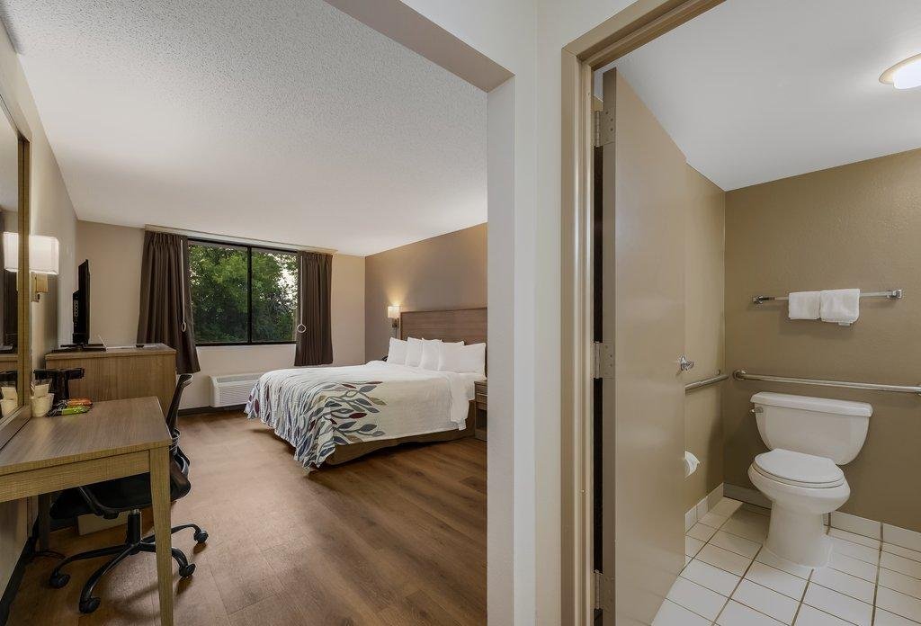 red roof inn painted post