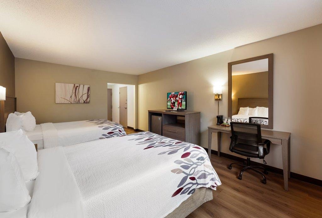 red roof inn painted post