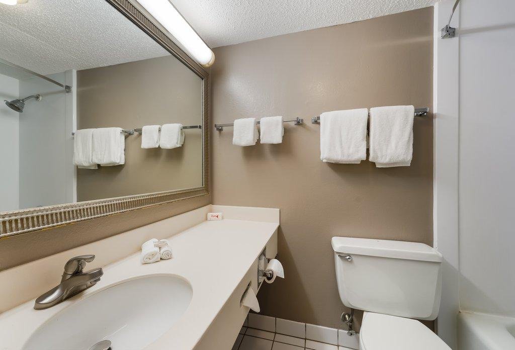 red roof inn painted post