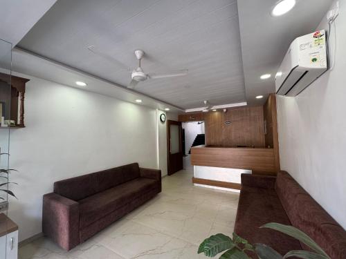 hotel new samrat