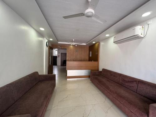 hotel new samrat