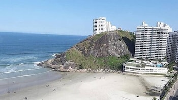 apto proximo da praia da enseada c wi fi