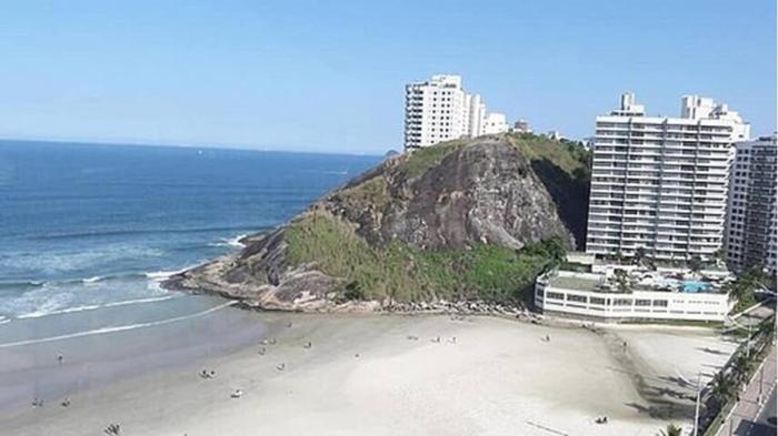 apto proximo da praia da enseada c wi fi
