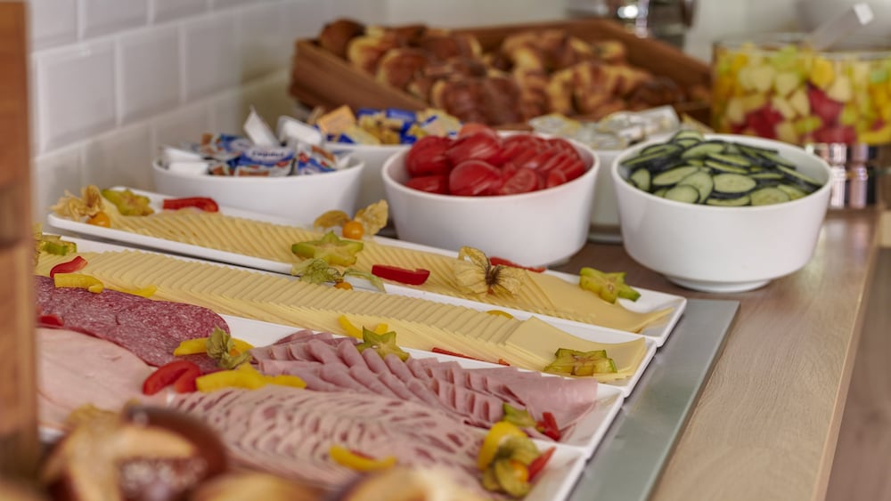 holiday inn express cologne troisdorf by ihg