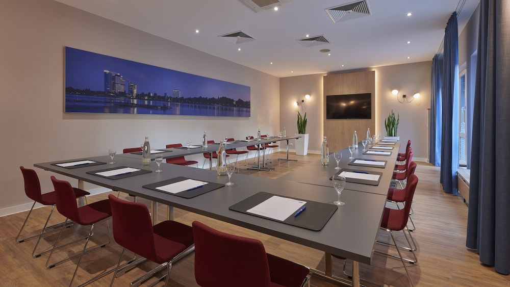holiday inn express cologne troisdorf by ihg