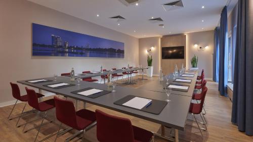 holiday inn express cologne troisdorf by ihg
