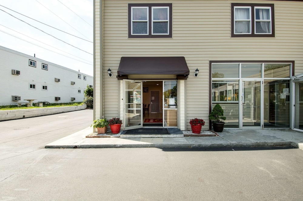Econo Lodge,Hyannis>>Barnstable,3 star