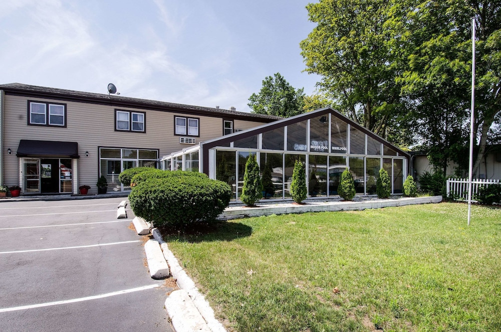 Econo Lodge,Hyannis>>Barnstable,3 star