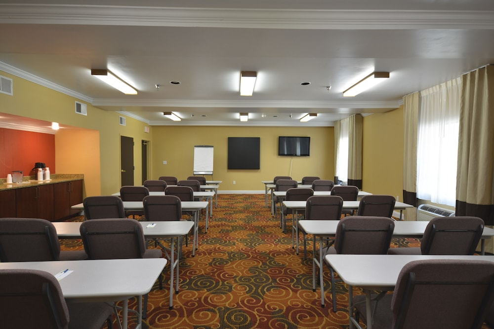 comfort inn and suites trussville i 59 exit 141