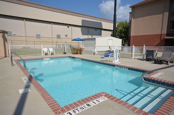 comfort inn and suites trussville i 59 exit 141