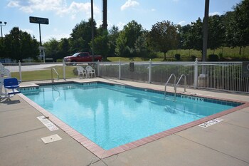 comfort inn and suites trussville i 59 exit 141