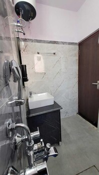 hotel keshav nandan by the shivaay