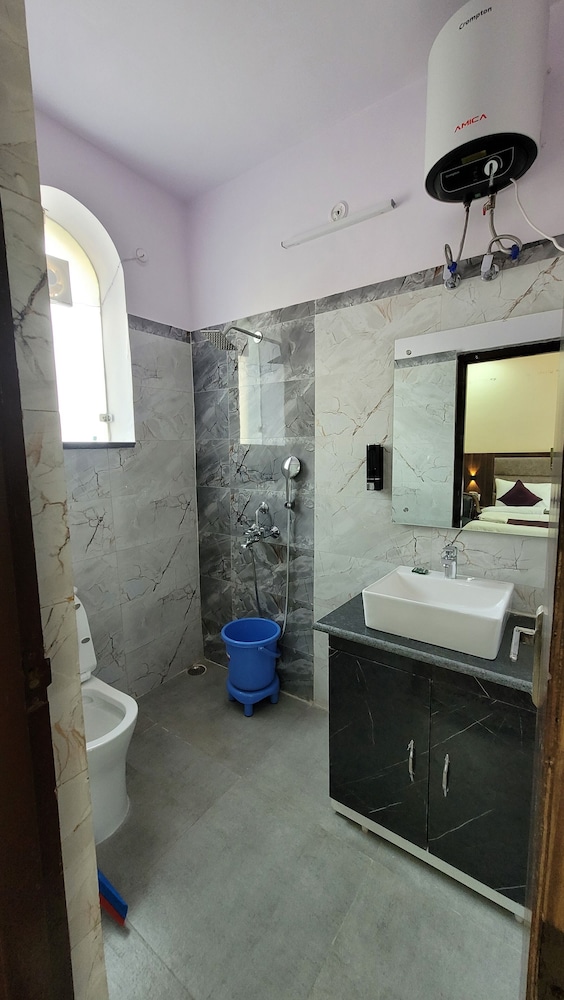 hotel keshav nandan by the shivaay