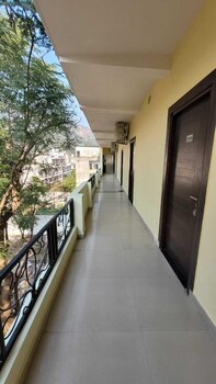 hotel keshav nandan by the shivaay