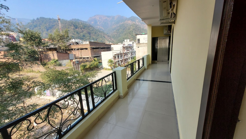 hotel keshav nandan by the shivaay