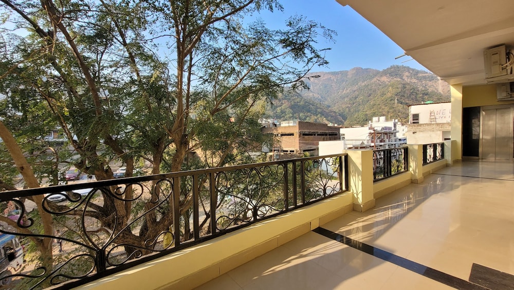 hotel keshav nandan by the shivaay