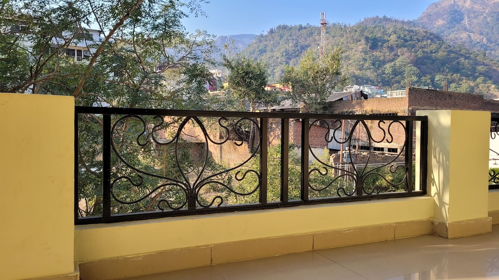 hotel keshav nandan by the shivaay