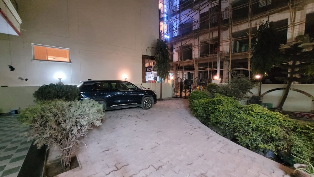 hotel keshav nandan by the shivaay