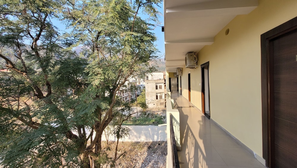 hotel keshav nandan by the shivaay