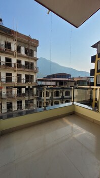 hotel keshav nandan by the shivaay