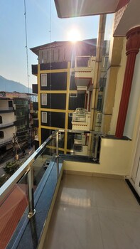 hotel keshav nandan by the shivaay