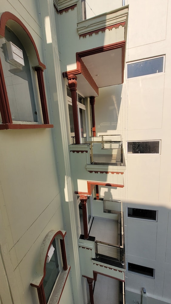 hotel keshav nandan by the shivaay