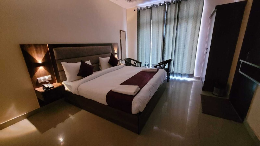 hotel keshav nandan by the shivaay