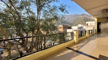 hotel keshav nandan by the shivaay