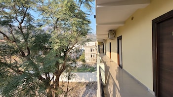 hotel keshav nandan by the shivaay