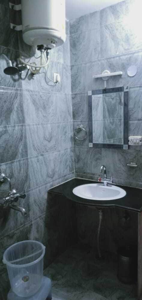 hotel leisure palace by wb inn