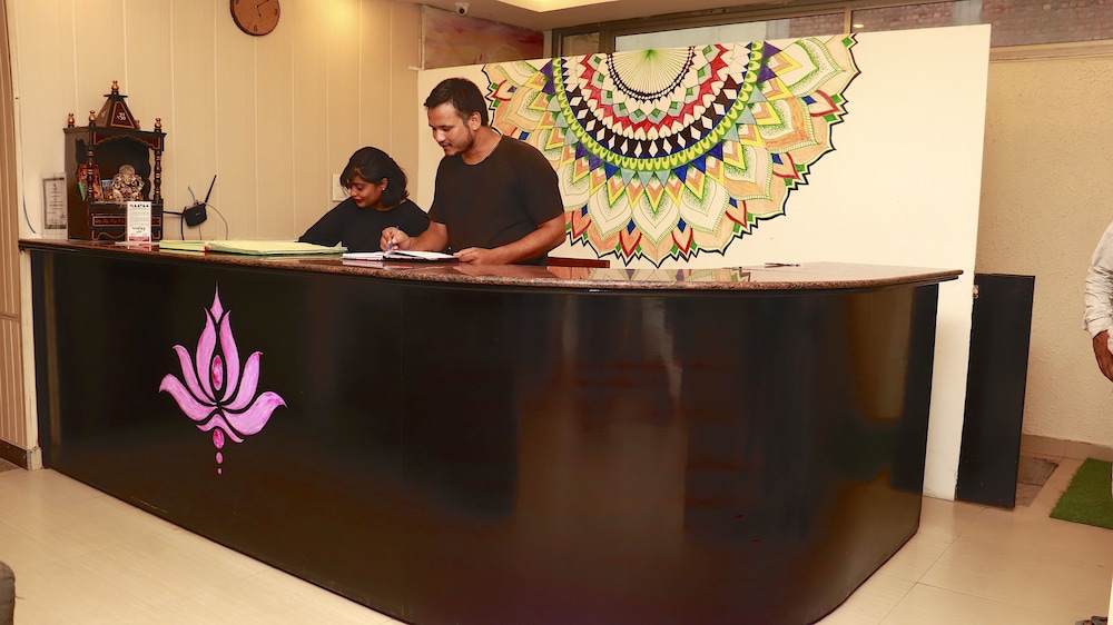 hotel leisure palace by wb inn