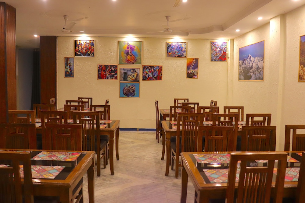 hotel leisure palace by wb inn